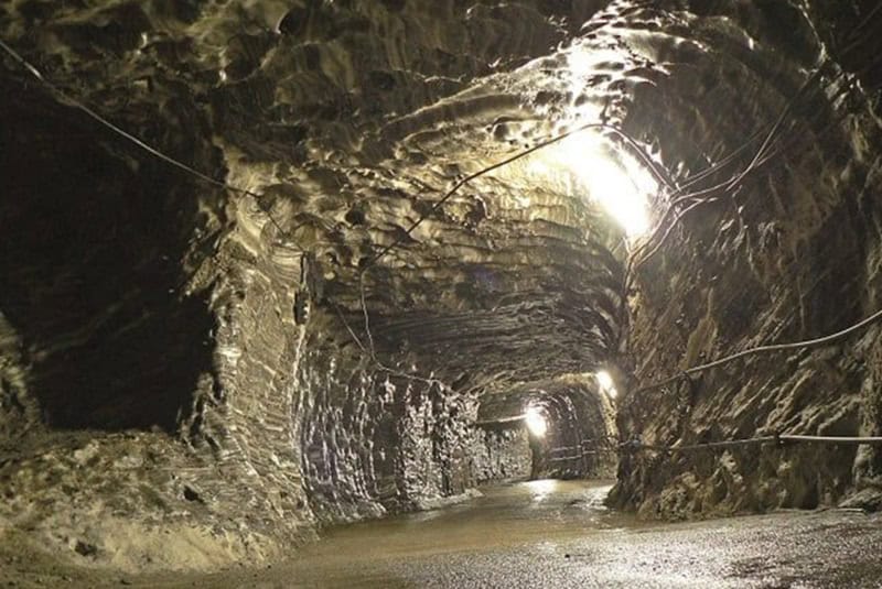 Mina de grafit de la Baia de Fier se redeschide – Ministrul Economiei a dat undă verde exploatării: „Un mineral extrem de valoros rămâne în proprietatea României”