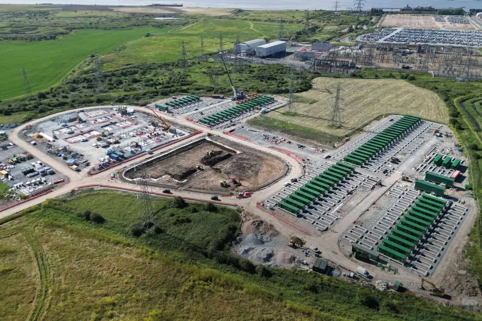 Tranziția energetică la nivel global cere investiții de 1200 de mld. dolari până în 2034 în instalații de stocare în baterii. Cum procedează lumea