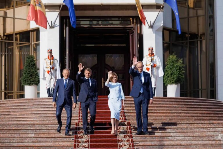 Macron, Merz și Tusk la Chișinău – mesaj coordonat de susținere a aderării la UE: „Republica Moldova contează pentru noi”. Maia Sandu: „Moldovenii trebuie să decidă pentru Moldova”