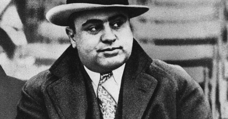 Al Capone și… data de expirare de pe sticlele de lapte! Cum un mafiot a schimbat siguranța alimentară?