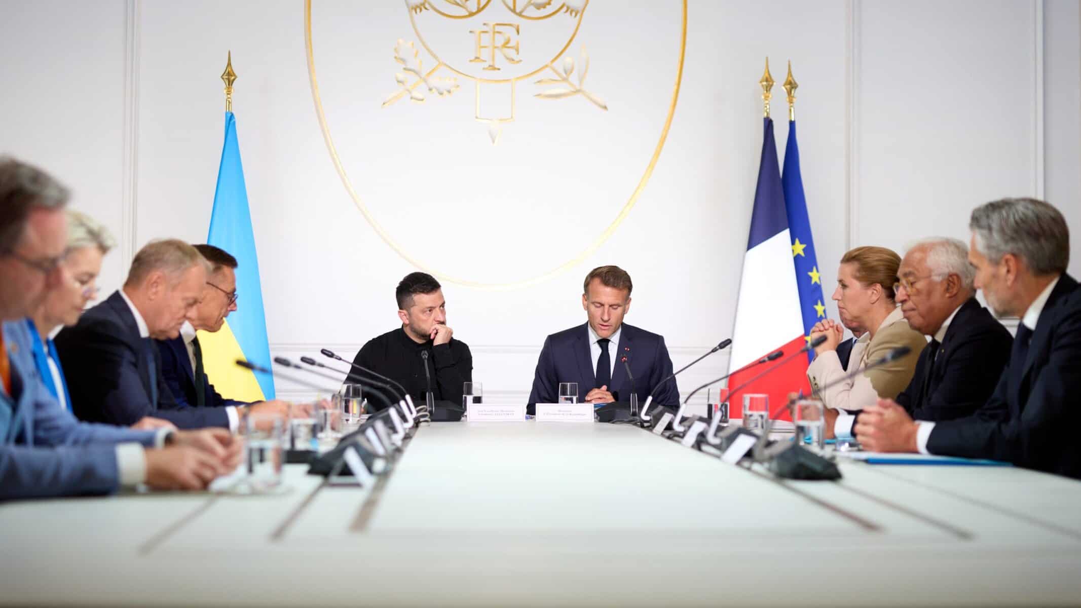Garanții solide de securitate pentru Ucraina, stabilite la Paris, în coordonare cu SUA: 26 de țări sunt gata să se implice „pe uscat, pe mare sau în aer” pentru a asigura pacea. Rusia – amenințată cu sancțiuni