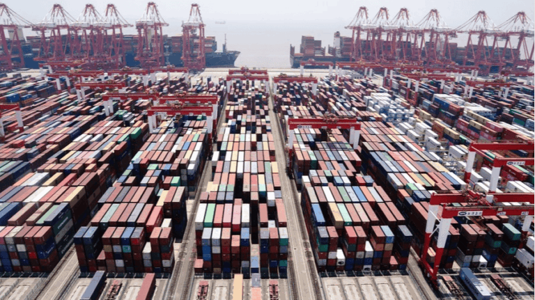 Tăvălugul chinezesc peste Europa: creștere masivă a exporturilor și surplus comercial de 103 mld. $ pentru China în august, în ciuda tensiunilor comerciale