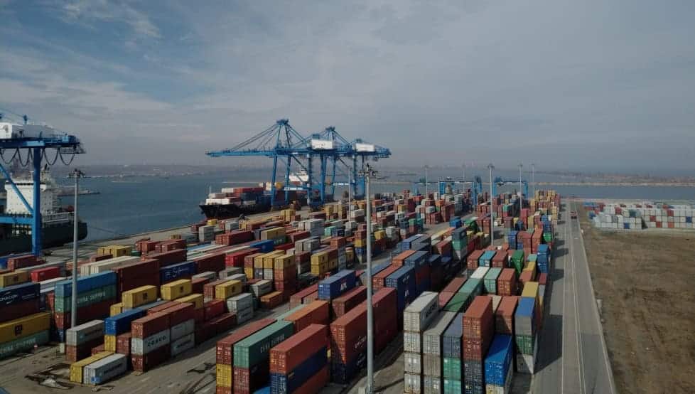 Scade viteza de creștere a deficitului comercial: Deprecierea leului a ajutat exporturile și a scumpit importurile