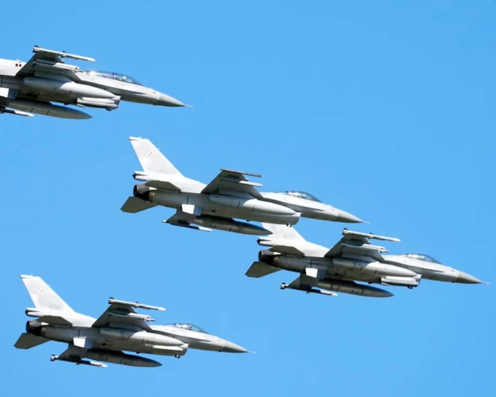 UPDATE / Provocare majoră a Rusiei pe Flancul Estic al NATO: Drone rusești în spațiul aerian al Poloniei – SUA vorbesc despre ”un act de război” – UE: ”o provocare intenționată”. România are legislație de a se apăra de drone abia de câteva luni – AUR, SOS și POT au atacat-o la CCR