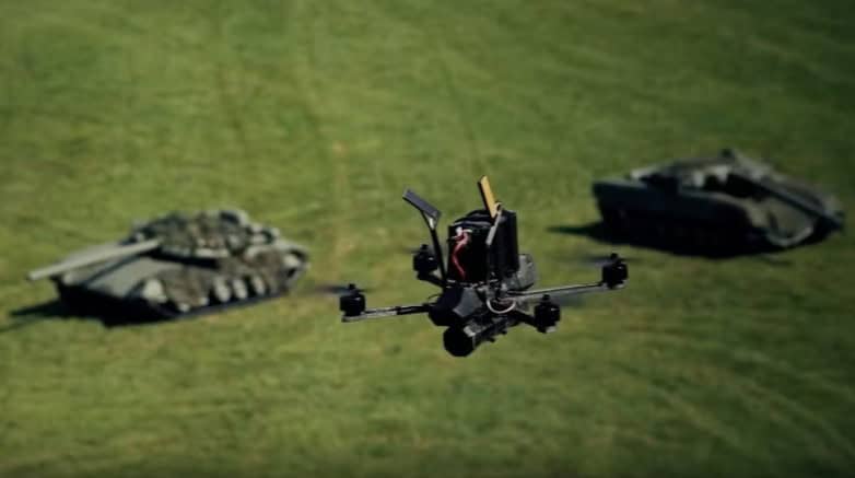 Video / Cât de radical au schimbat dronele războiul convențional: intră în scenă ”roiurile de drone”, controlate de inteligență artificială