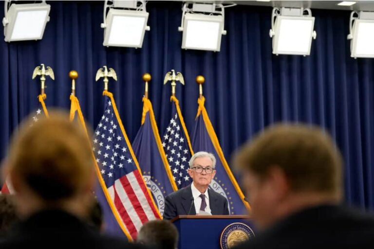 Fed reia ciclul de scădere a dobânzilor, dar semnalează risc de stagflație. Analiști: ”Nu am mai văzut o ședință Fed cu atât de multe contradicții”