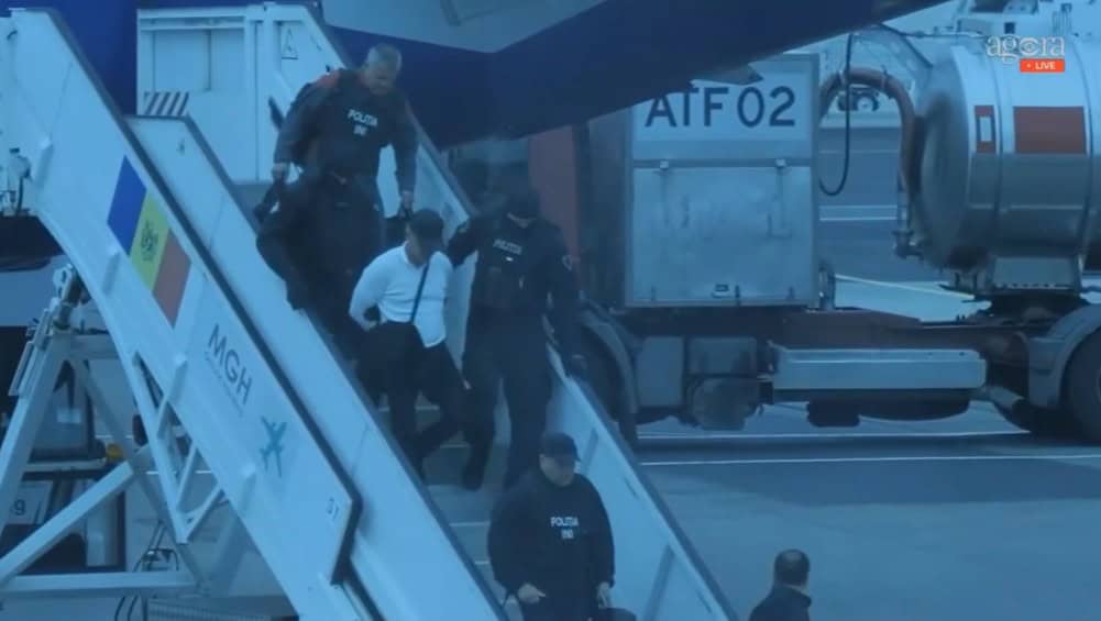 VIDEO / Oligarhul Vladimir Plahotniuc, adus la Chișinău în cătușe