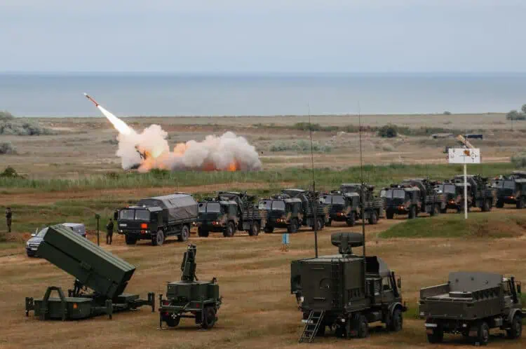 VIDEO/ Ministrul Apărării – anunț despre măsurile prioritare de securitate: Joint venture SAFE cu Ucraina pentru producția de drone – Modificările din Legea Apărării – Cu ce înzestrăm Armata