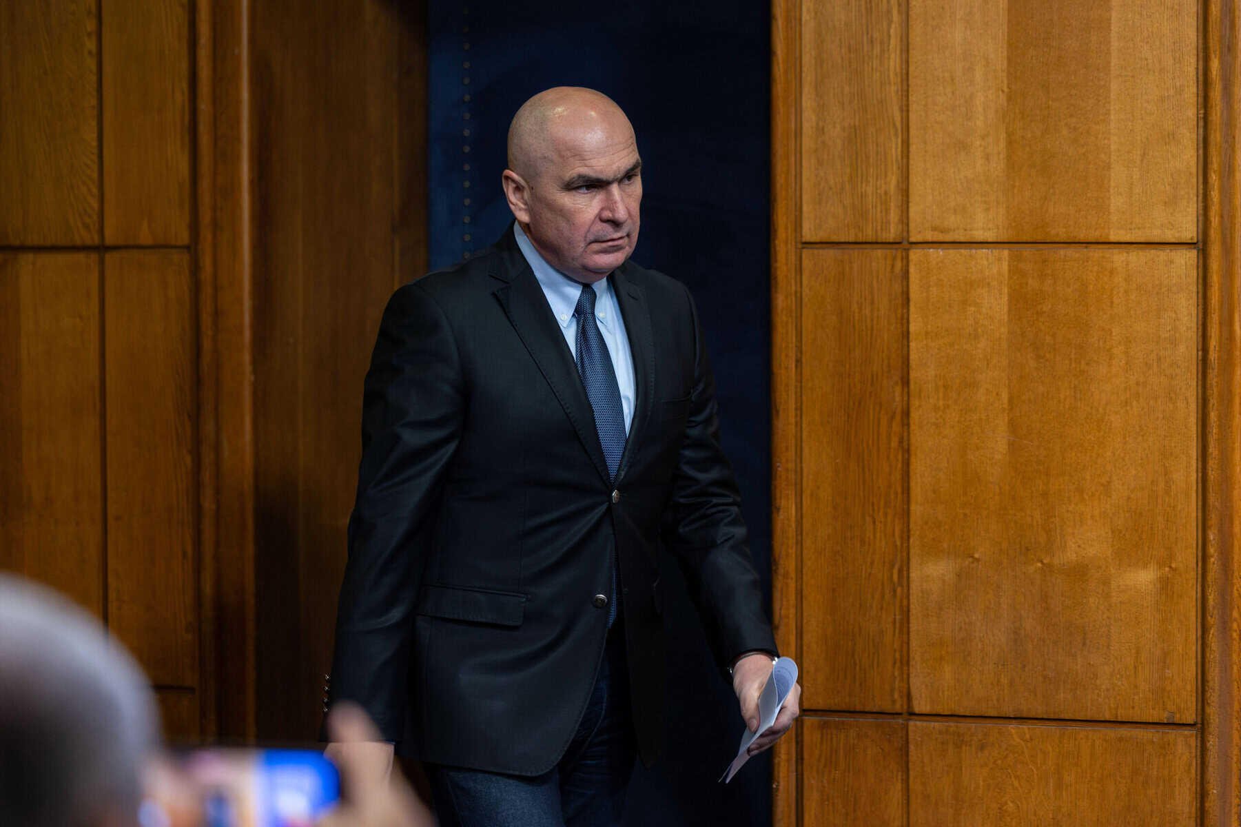 Premierul propune listarea la BVB a unor pachete minoritare din companiile de stat, fără pierderea controlului, dar și listarea unor noi companii precum CEC și Aeroporturi București