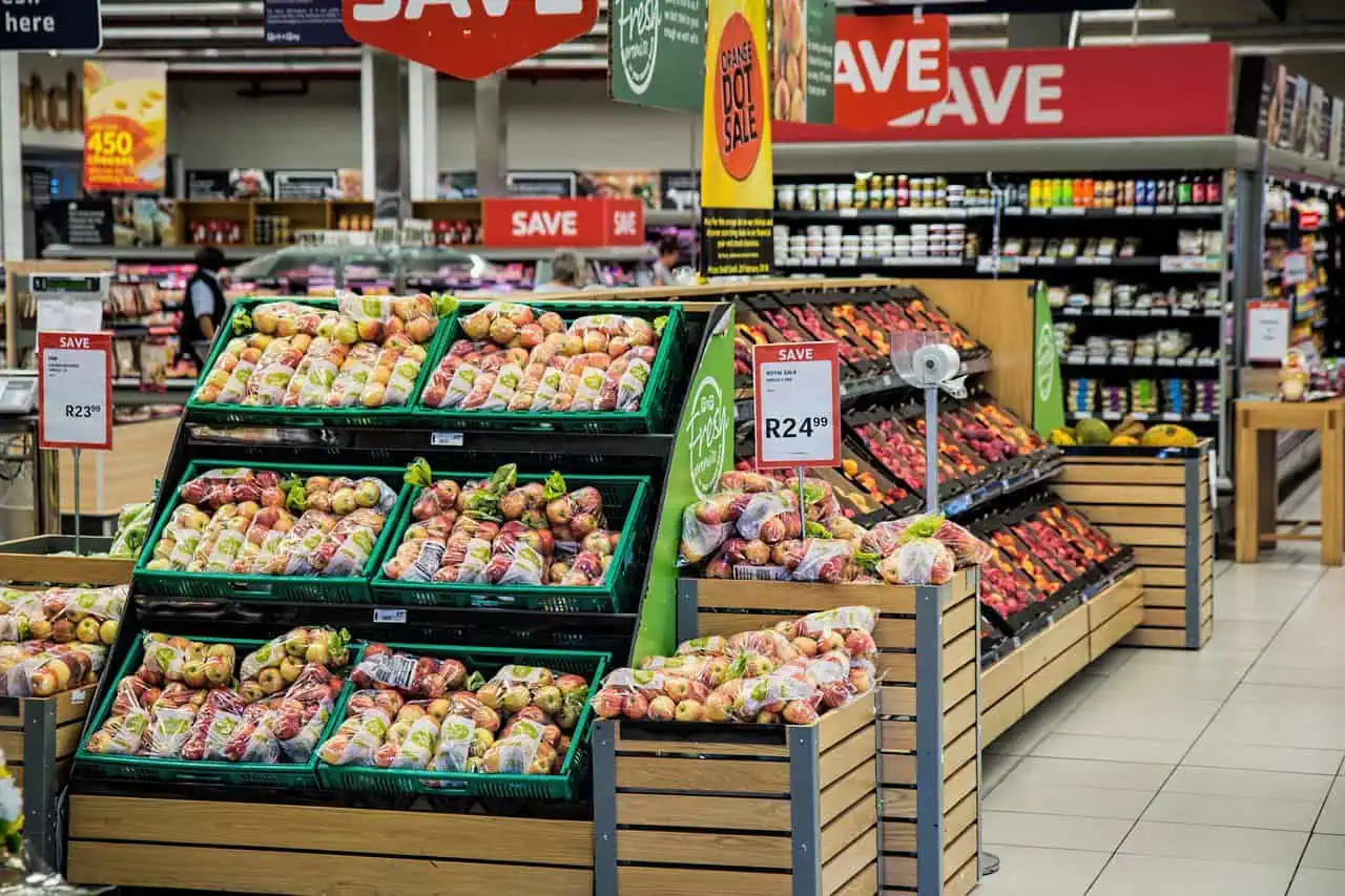Scădere cu 4% a consumului în august – prima lună de creștere a TVA și a accizelor