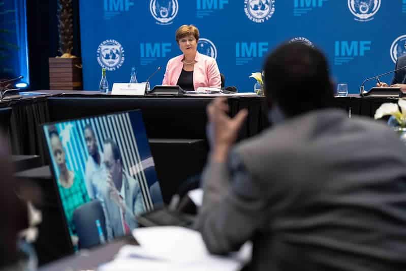 FMI / Economia globală a rezistat tensiunilor acute provocate de multiple șocuri și evoluează pește așteptări: Previziunile pe termen mediu