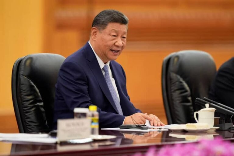 WSJ: Strategia Beijingului în războiul comercial cu SUA – Xi mizează pe teama lui Donald Trump de reacțiile bursei americane