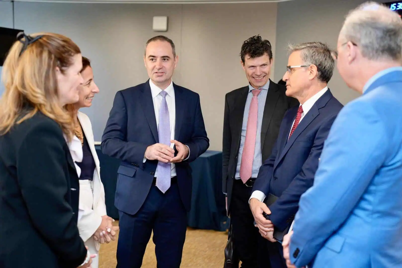 Ministrul Nazare, întâlniri la Washington cu reprezentanții Băncii Mondiale și IFC – Discuții despre atragerea de investiții în sectoare strategice din România