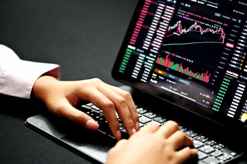 Erste: Costurile de finanțare pe termen lung ale României ar urma să scadă cu 0,7 puncte procentuale în 2026. Vor rămâne, însă, peste media ECE