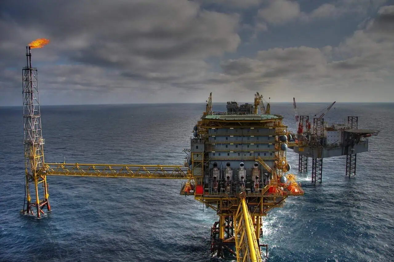 McKinsey: petrolul, gazele și cărbunele vor constitui aproximativ jumătate din mixul energetic și după anul 2050