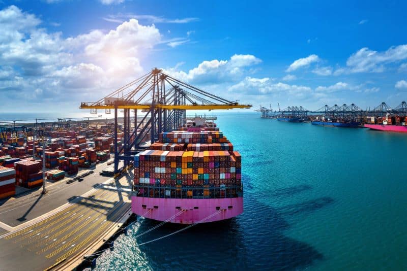 Presiunea crește asupra Europei pentru a lua măsuri în privința creșterii importurilor din China: „Dacă o parte are o sabie grea, iar cealaltă un cuțit de buzunar tocit, nu e o luptă corectă”