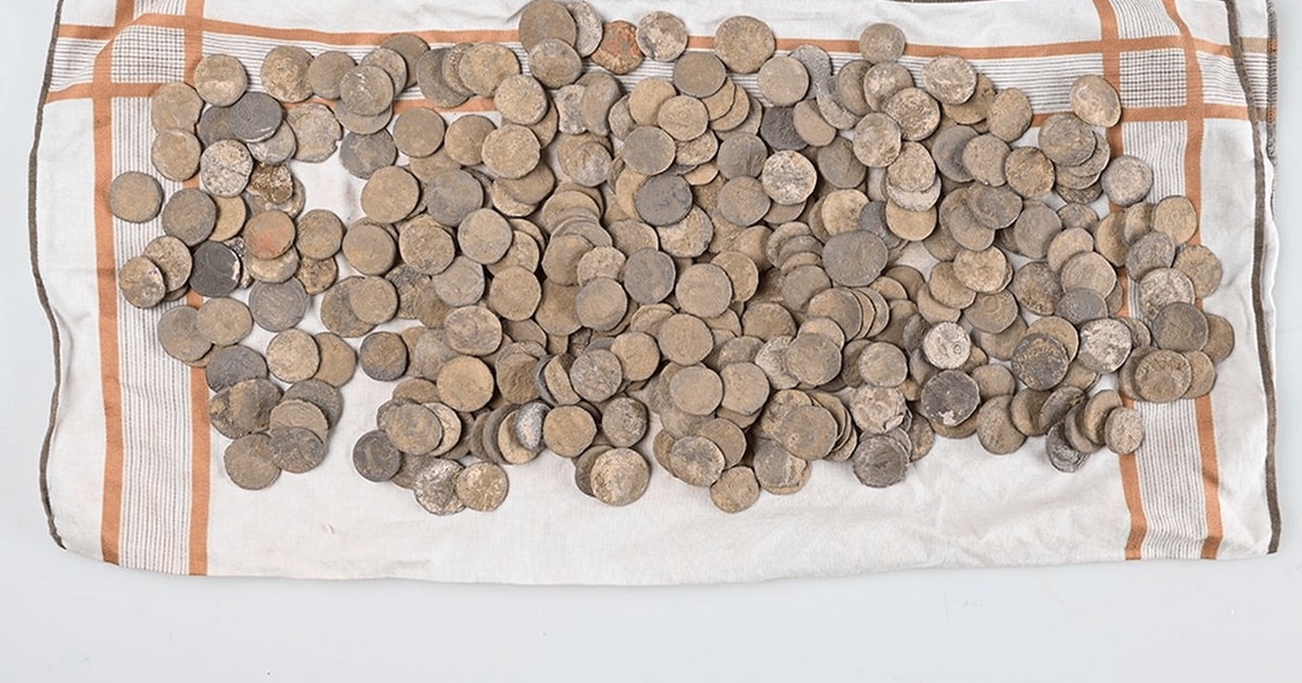 Un tezaur roman, ascuns timp de 8 ani, după ce a fost descoperit cu un detector de metale