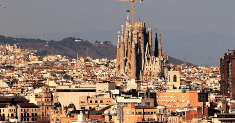 Sagrada Familia a devenit cea mai înaltă biserică din lume