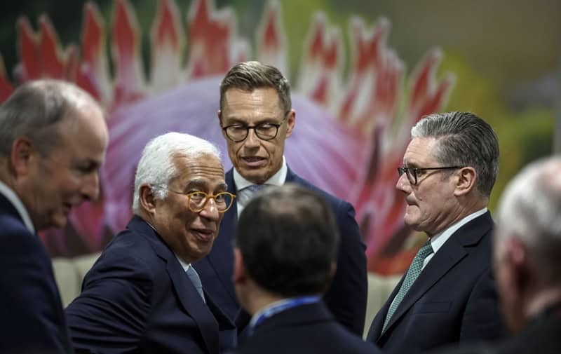 Poziția UE față de Planul de pace Rusia – Ucraina, declarație comună: Planul conține elemente esențiale pentru o pace durabilă – Dar suntem îngrijorați privind principiul modificării frontierelor și limitările pentru armata Ucrainei