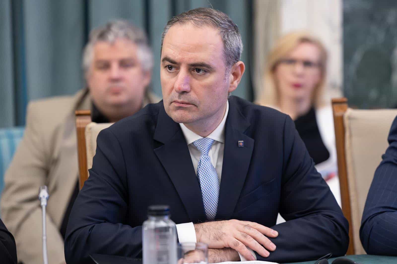 Execuția optimistă: Încasări lunare record la TVA în octombrie – Deficitul la 10 luni a fost de 5,7%, cu 0,5 pp sub nivelul din 2024 – economii la cheltuieli de personal și bunuri și servicii