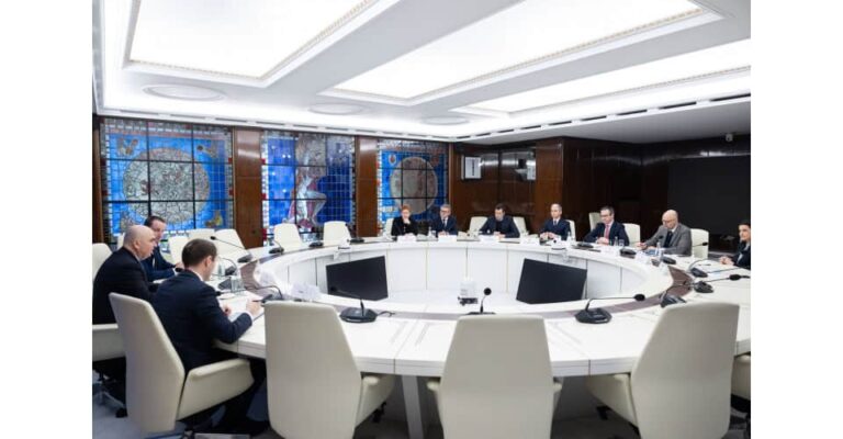 Opțiunile Guvernului pentru IMCA: Reducere la 0,5% din 2026 și anulare din 2027 – sau eliminare din 2026 și creșterea salariului minim / Ținta de deficit de la anul: 6,4% din PIB