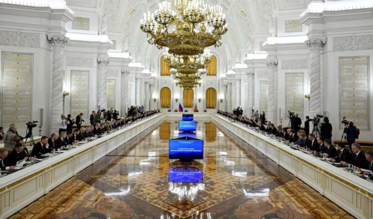 Kommersant: Putin, deschis la un schimb de teritorii cu Ucraina, dar vrea controlul total în Donbas. Ce a propus Zelenski