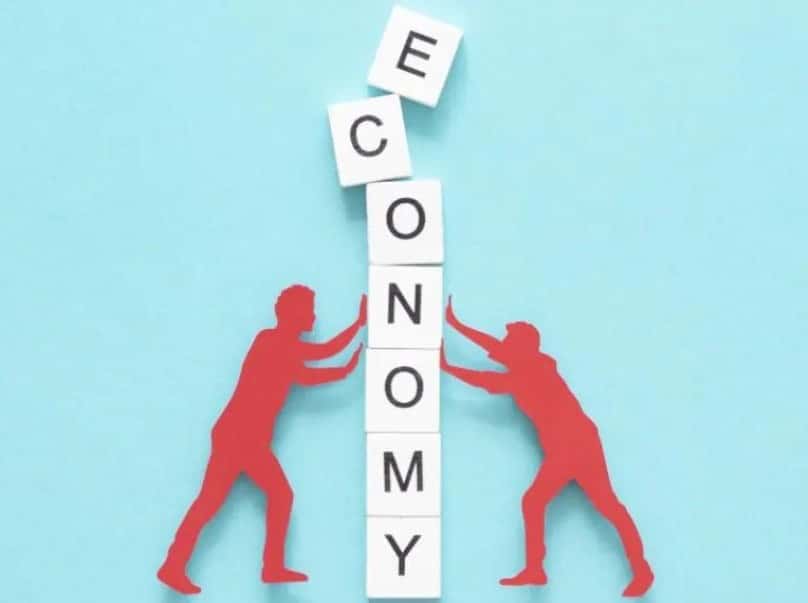 Economia la raport – Încrederea își continuă scăderea – Black Friday și sărbătorile au salvat finalul de an – Economiștii trag alarma din cauza taxelor și a inflației persistente