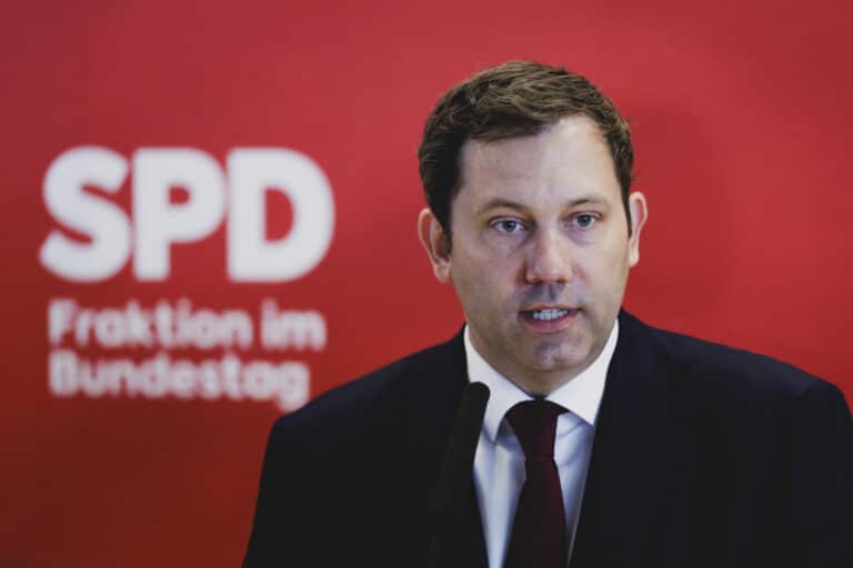 Ministrul german al Economiei propune o Europă cu două viteze, cu cele mai puternice șase economii la conducere, vizând apărarea, piața de capital și materiile prime