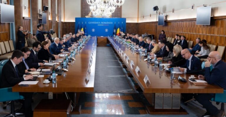 Ședința Consiliului Tripartit pe pachetul de relansare economică – Ce s-a discutat, ce s-a convenit, termenele / Patronatele: ”Se simt mugurii unei crize” în economia României