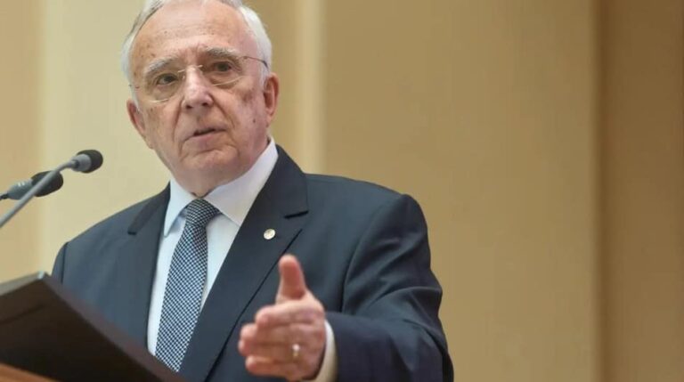Mugur Isărescu: Dobânzile din piață au scăzut cu două puncte fără să reducem dobânda-cheie. Având în vedere deficitul bugetar și nivelul inflației, măsuri de relaxare fiscală respectiv relaxare monetară ar afecta credibilitatea României
