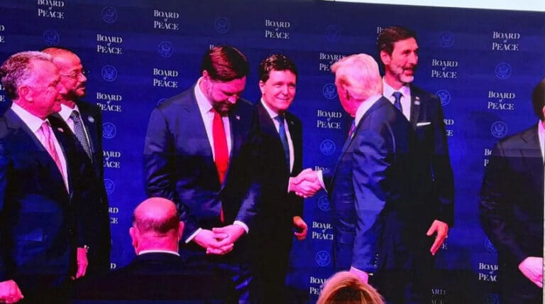 Prima reuniune a Consiliului pentru Pace. Donald Trump – cuvinte de laudă pentru poporul român, avertismente pentru Iran și angajamente față de ONU și Fâșia Gaza. SUA vor contribui 10 mld. $ la stabilizarea teritoriilor palestiniene – Ce responsabilități și-au asumat țările partenere