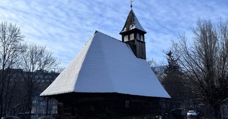 Povestea salvării unei biserici de lemn