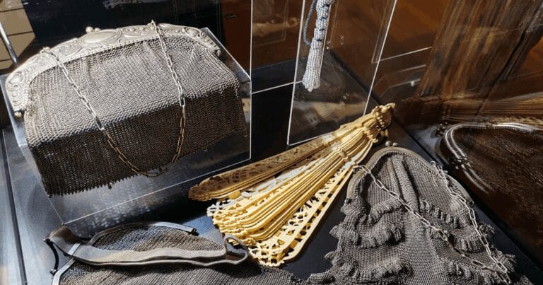 Poșetele cu zale în stil Art Nouveau