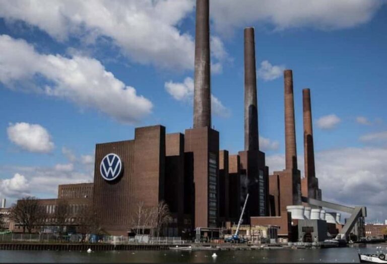 Industria auto germană, în criză drastică: Volkswagen anunță desființarea a 50.000 de locuri de muncă până în 2030 – Și Porsche aununță ”restructurare”