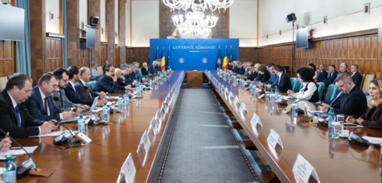 OUG care vizează prețul carburanţilor are toate avizele, dar aprobarea s-a amânat pentru joi. Ședință a Consiliului Tripartit fără sindicate – Premierul anunță un nou set de măsuri, săptămâna viitoare
