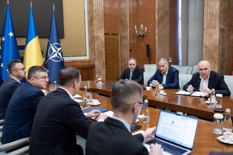 OUG: Guvernul declară 3 luni de criză pe piața carburanților: Adaosul comercial pentru producători, importatori, distribuitori și retaileri, limitat la media anului trecut – Alte prevederi / Măsuri suplimentare, în funcție de conjunctura globală