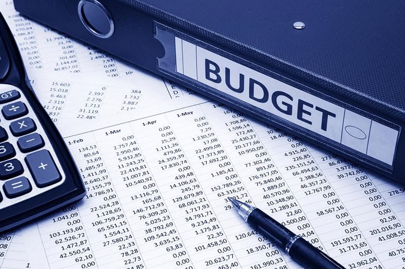 Deficit de 0,7% din PIB la două luni, pe jumătate față de anul trecut: combinație între creșterea veniturilor din TVA și impozitele pe venit, cu limitarea cheltuielilor prin întârzierea Bugetului. Evoluțiile