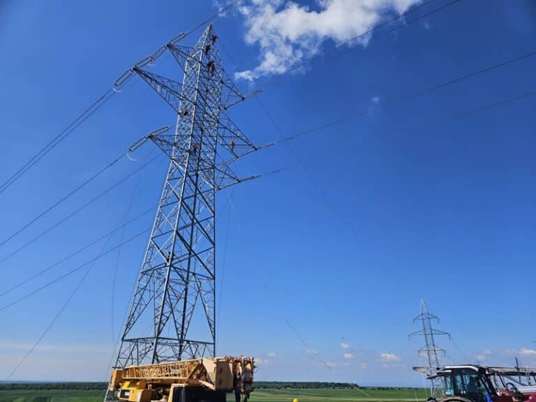 De ce avem cea mai scumpă electricitate din UE: cum a ajuns comuna Stâlpu capitala „băieților deștepți” din investițiile în energie. Transelectrica primește de 3 ori mai puțină energie decât are capacitatea