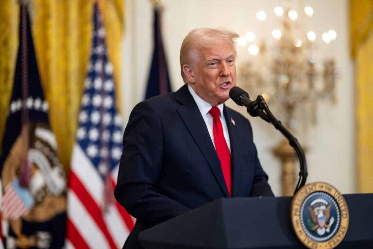 Donald Trump, discurs de 19 minute către națiune: „Suntem pe punctul de a pune capăt amenințării sinistre a Iranului la adresa Americii și a lumii”. Dacă iranienii refuză un acord de pace „îi vom lovi extrem de tare în următoarele două-trei săptămâni”