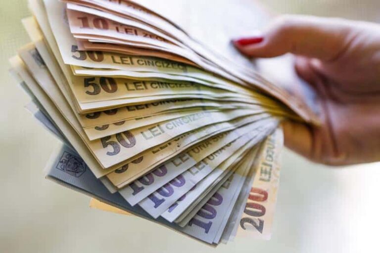 Sezonul dividendelor la BVB: 1,4 mld. lei și acțiuni gratuite de la Banca Transilvania, distribuire mai mică de la Romgaz – Petrom va acorda acționarilor 3,6 mld. lei