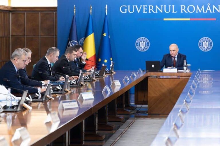 DOCUMENT/ Interzicerea cumulului pensie-salariu în sectorul bugetar – proiect de lege aprobat de guvern. Modificări la statulul funcționarului public