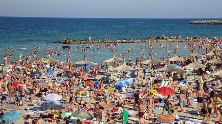 Patronatele din turism anunță încasări ridicate la rezervările pe litoral, în condițiile scăderii cu 20% a numărului de turiști