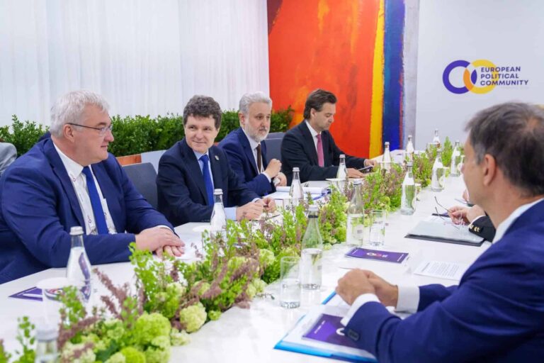 Nicușor Dan a moderat în Armenia o reuniune regională despre Coridorul Vertical de gaze – 10 țări prezente la masa inițiată de România