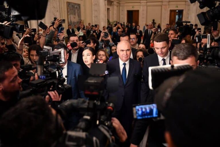 VIDEO-Live Ziua moțiunii / Dezbaterile au început, soarta Guvernului Bolojan, greu de prognozat