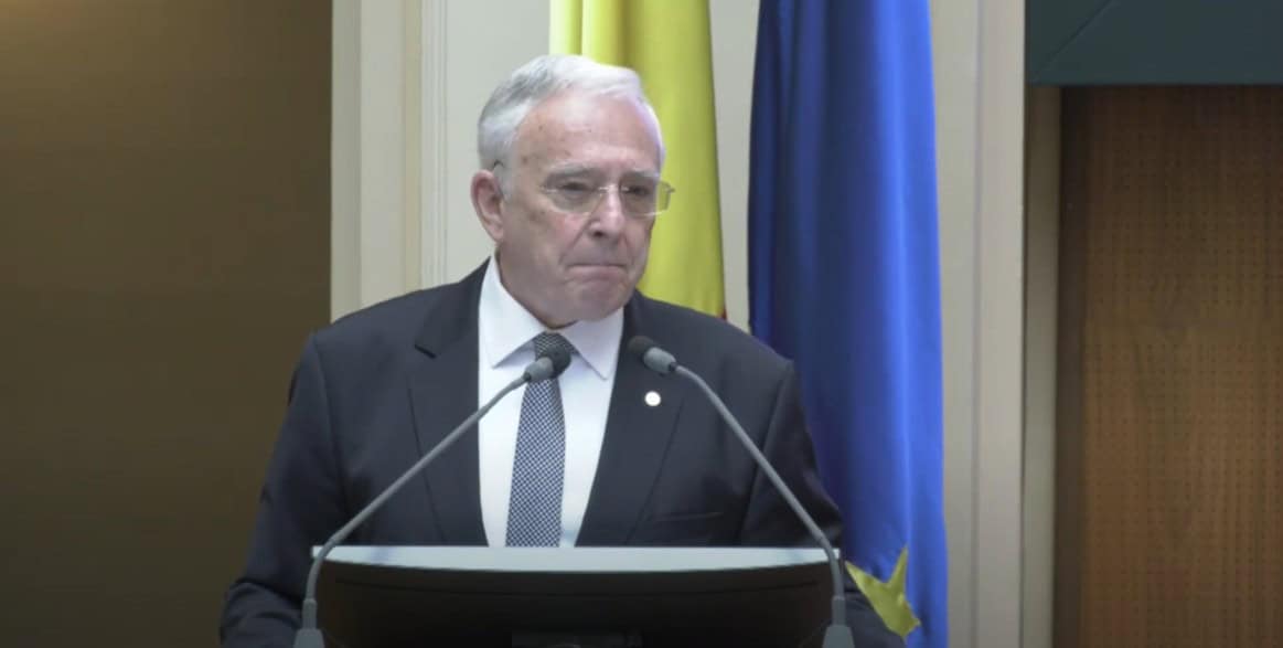 Bloomberg: Criza politică pune la încercare regimul de flotare controlată a cursului valutar al BNR