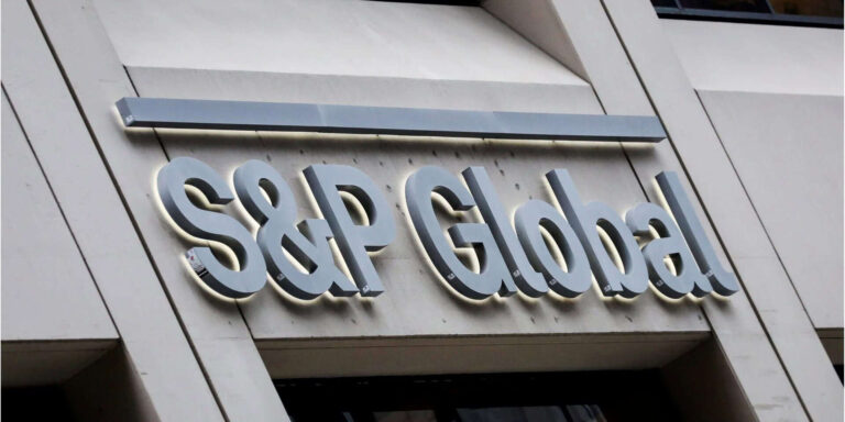 S&P menține ratingul de țară al României, dar avertizează asupra riscului de degradare la junk – Reacția Ministerului Finanțelor