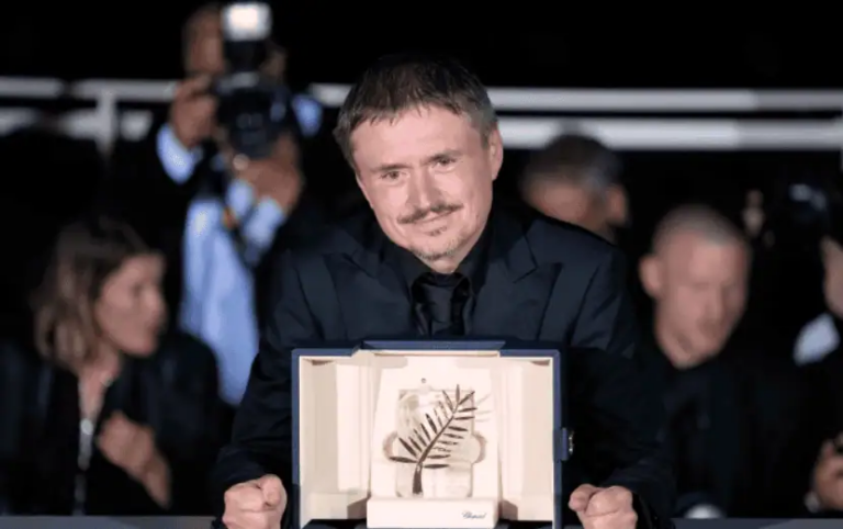 Video / Cristian Mungiu câștigă Palme d’Or pentru a doua oară, cu „Fjord” – „Acest film este un angajament împotriva oricărei forme de fundamentalism, o pledoarie pentru empatie”