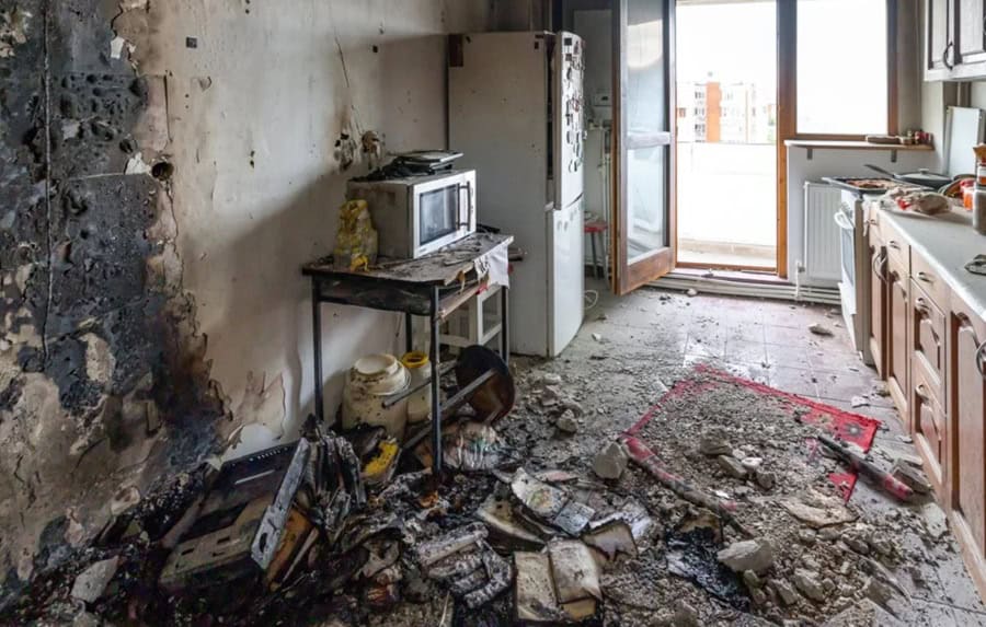 Asigurările facultative de locuinţe nu prevăd și pagubele provocate de drone – Statul a anunțat ajutoare pentru gălățenii afectați de drona rusească