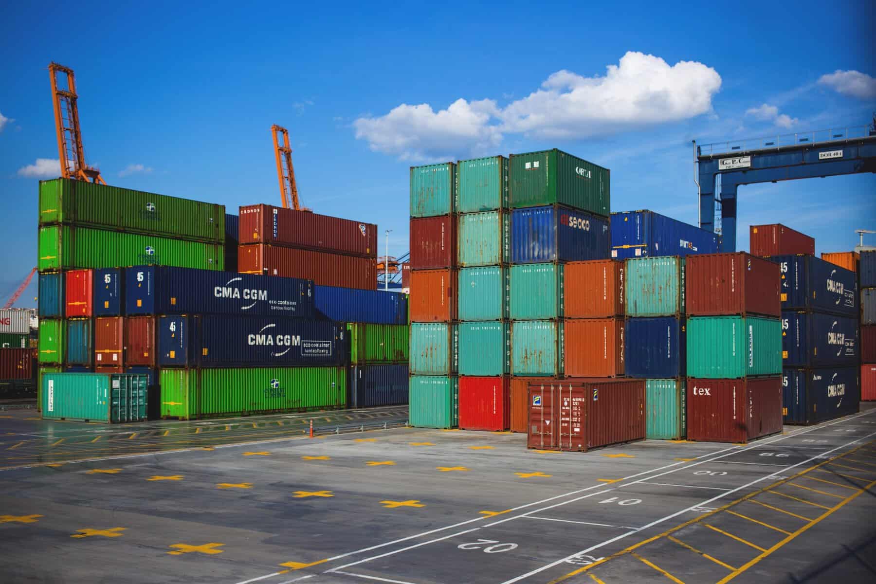 Excedentul comercial al UE s-a înjumătățit în T1, pe fondul tarifelor SUA – Deficitul cu China crește
