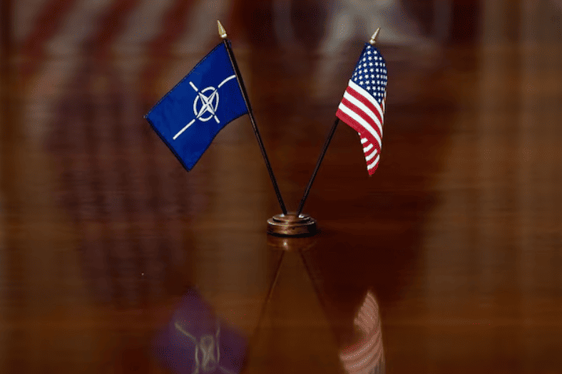 SUA anunță oficial reducerea contribuțiilor la forțele NATO: Posibilitatea unor conflicte simultane în diferite regiuni ale lumii obligă Washingtonul să își reorienteze resursele – Europa e îndemnată să își asume mai multă responsabilitate